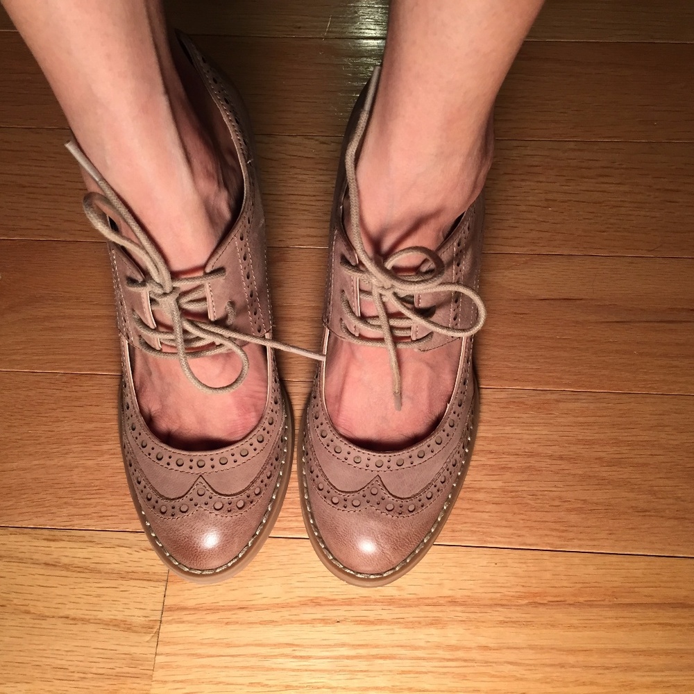 Crown Vintage taupe oxford pumps